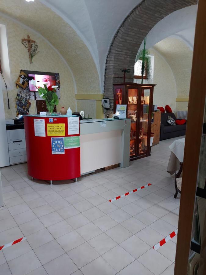 Domus Pacis Santa Chiara Casa Per Ferie Hotel