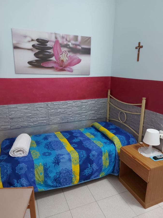 Domus Pacis Santa Chiara Casa Per Ferie Hotel