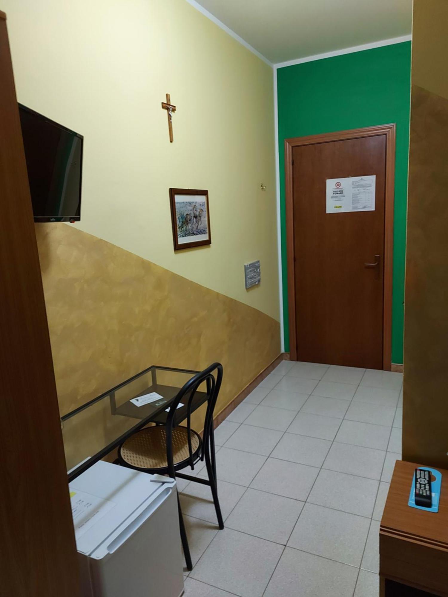 Hotel Domus Pacis Santa Chiara Casa Per Ferie